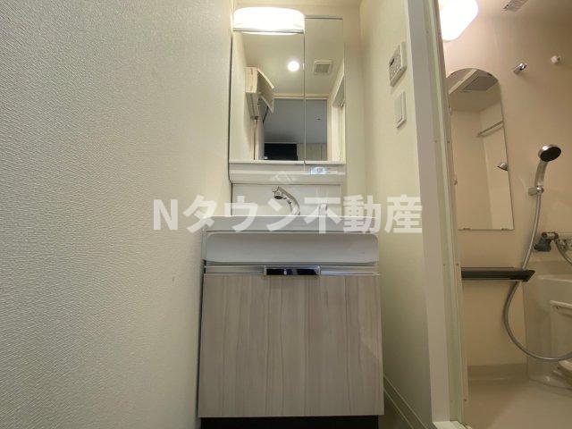 洗面設備　使いやすい独立洗面台です