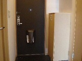 玄関　※写真は同物件同間取りの別部屋となります。