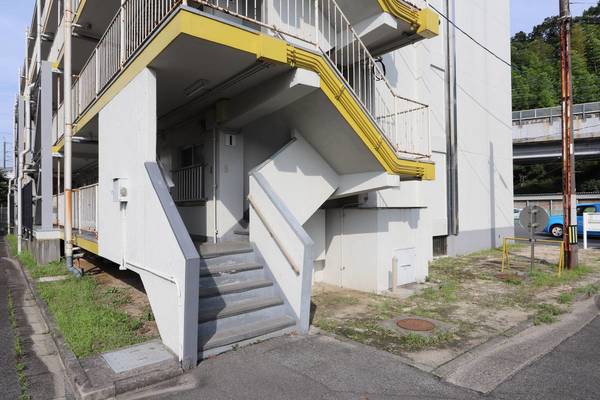 エントランス　建物の内部です