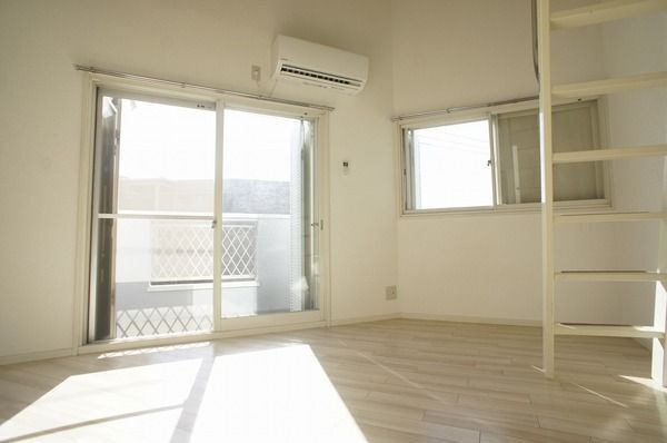 居室・リビング　別号室の参考写真