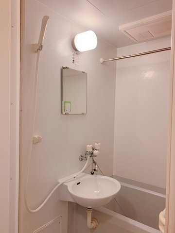 バス・シャワールーム　落ち着いた空間のお風呂です