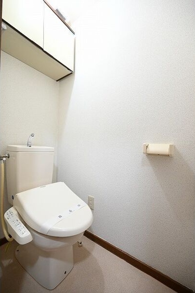 トイレ　嬉しいウォシュレット付きのトイレ！便座温かいですよ♪