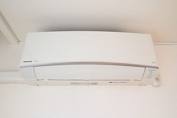 その他設備　夏もカラッと快適なエアコン付き♪