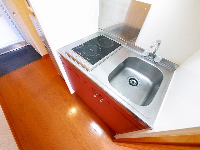 キッチン　コンパクトなキッチンで掃除もラクラク