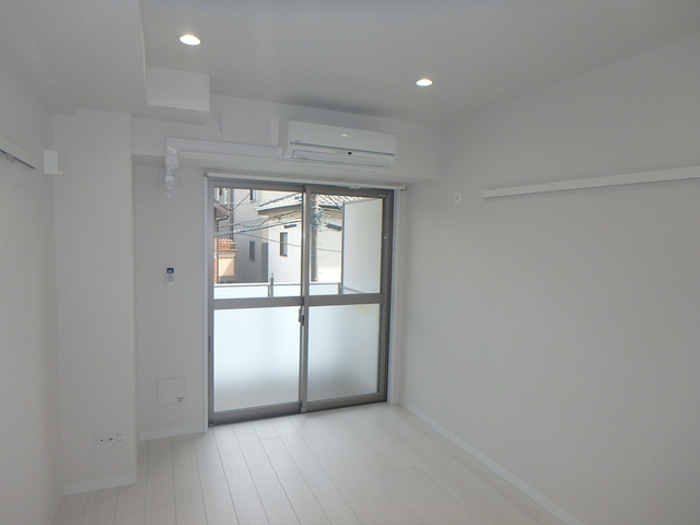 居室・リビング　清潔感のある新築のお部屋で新しい生活を始めてみては？