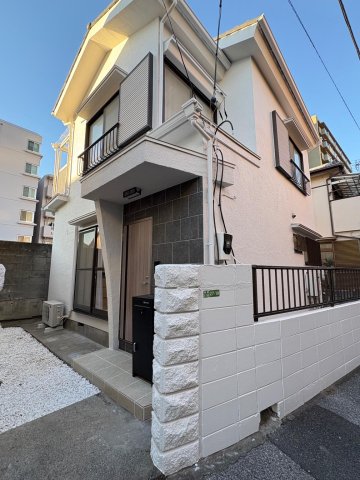 建物外観　白い外観