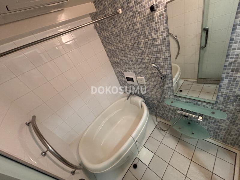 バス・シャワールーム　一日の疲れをやさしく癒やす、清潔感あふれるリラックスバス。