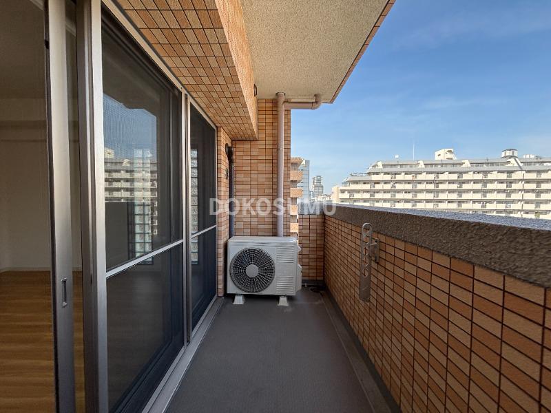 バルコニー　心地よい風と光を感じる、暮らしの楽しみが広がる場所。