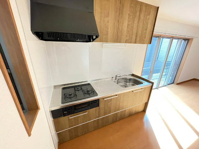 キッチン　３口コンロのシステムキッチン