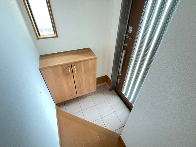 玄関　玄関シューズボックス付き