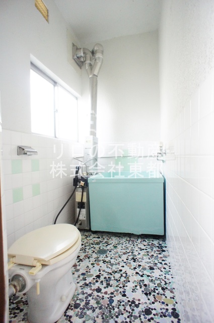 バス・シャワールーム　窓付きのバスルーム♪換気もできて気持ちいいですね♪