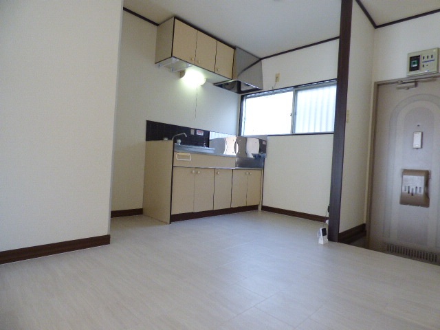 居室・リビング　和室側からＤＫを撮影