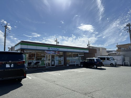 コンビニ　ファミリーマート豊橋西橋良店（コンビニ）まで657m