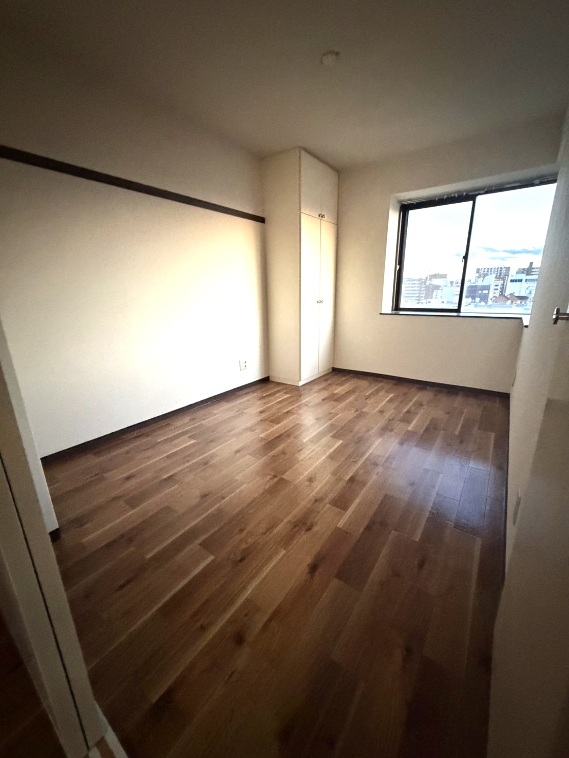 居室・リビング　約６帖の洋室