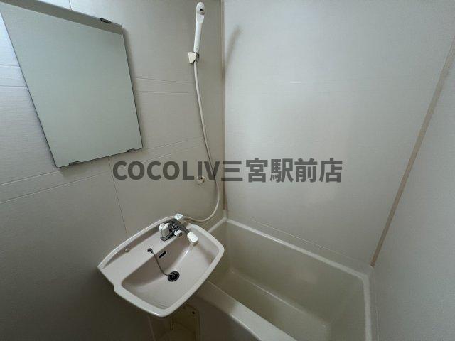 バス・シャワールーム　同物件別部屋写真