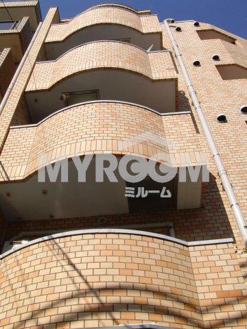 建物外観　メゾン・ド・エコルスの外観
