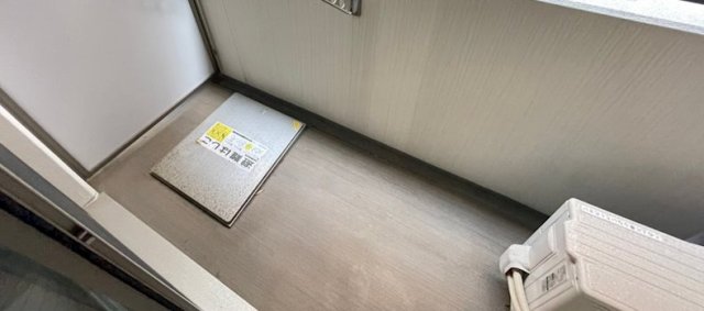 バルコニー　暖かな日差しのふりそそぐバルコニー
