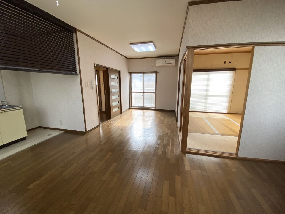 居室・リビング　００４号室の写真です