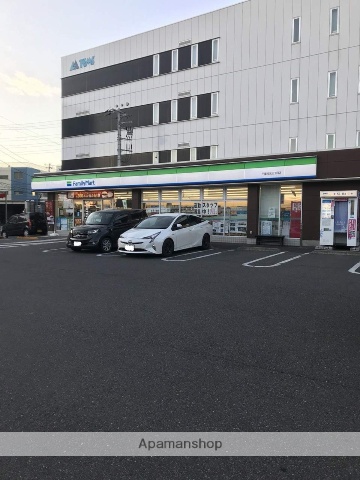 コンビニ　ファミリーマート（コンビニ）まで330m