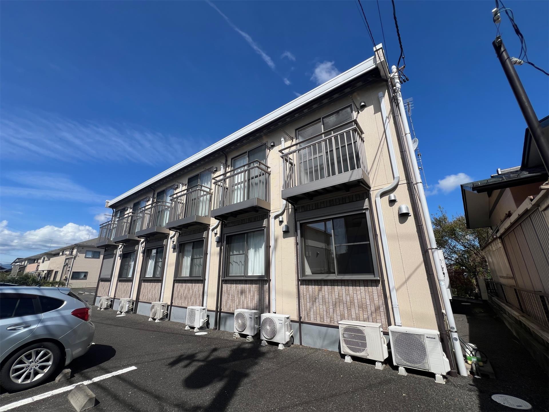建物外観　１階と２階部分がお部屋のメゾネットタイプ