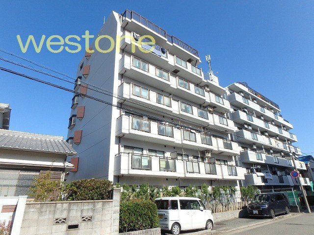 建物外観　７階建てマンションです