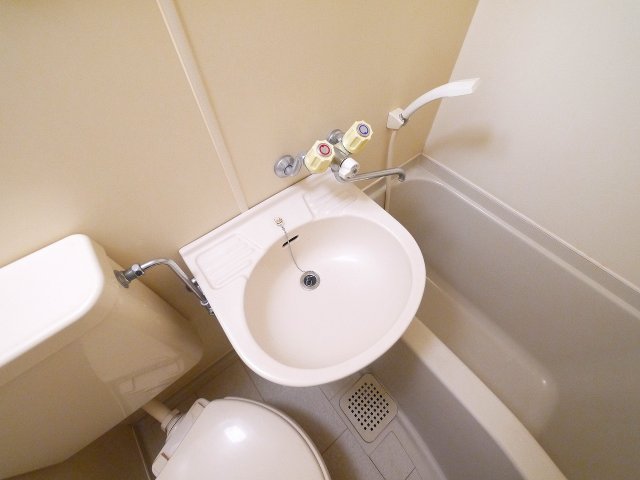 その他設備　お風呂に洗面台もついてます。