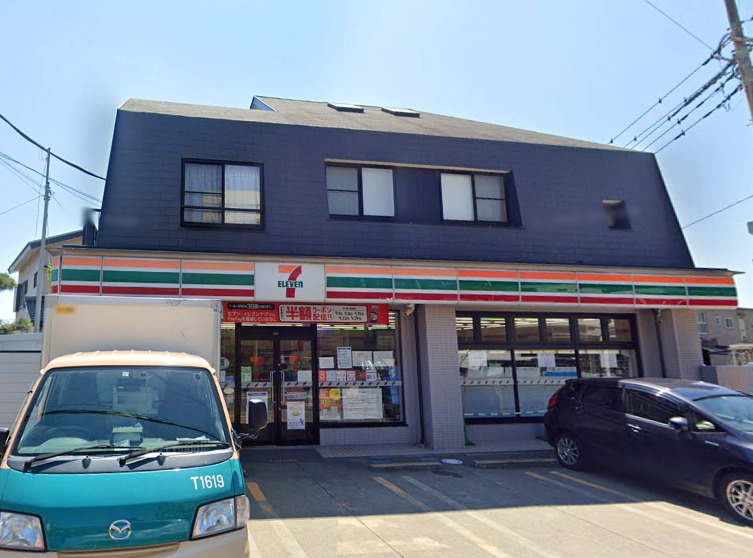 コンビニ　セブンイレブン（コンビニ）まで161m