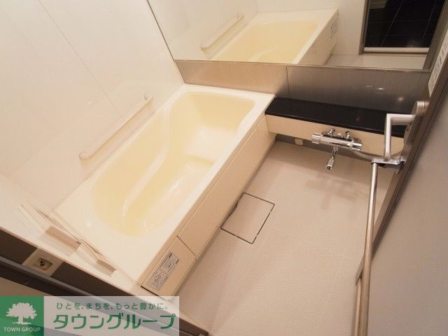 バス・シャワールーム　☆ゆったり入れる追い焚きバス☆