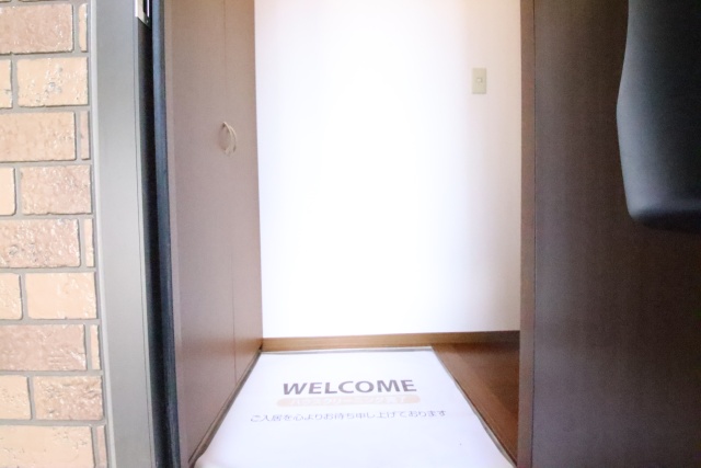 玄関　※別室の参考写真の為、現況優先です。