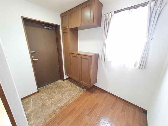 玄関　※別部屋の写真です