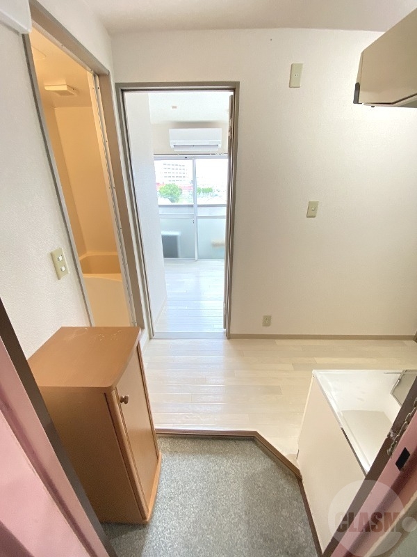 玄関　別部屋の写真