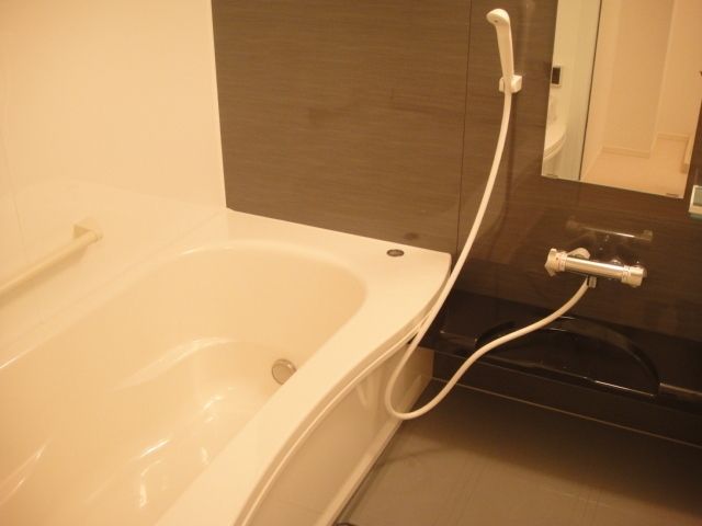 バス・シャワールーム　足が伸ばせるっていいですね！