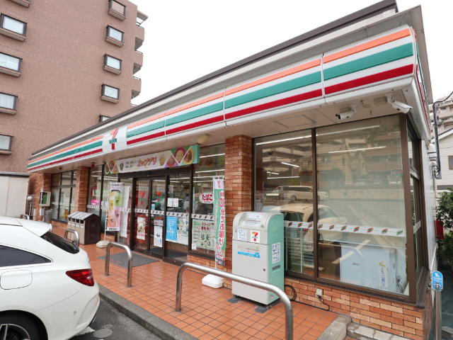 コンビニ　セブンイレブン横浜池辺町薮根店（コンビニ）まで97m