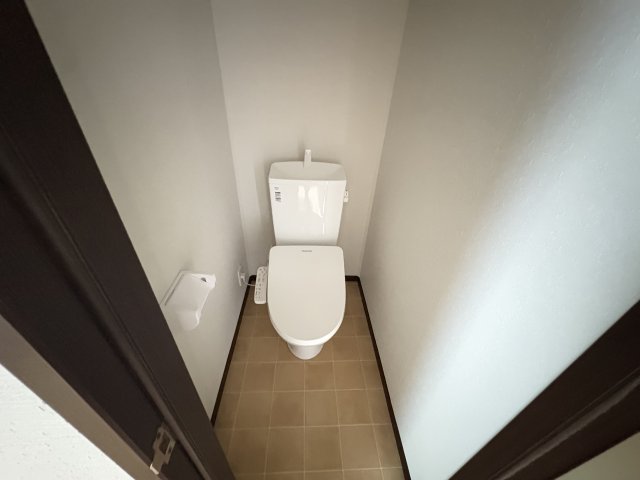トイレ　温水洗浄機能付き便座
