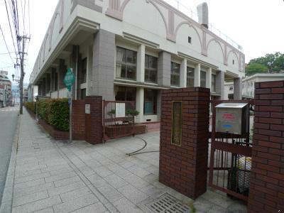 中学校　長崎市立梅香崎中学校（中学校）まで483m