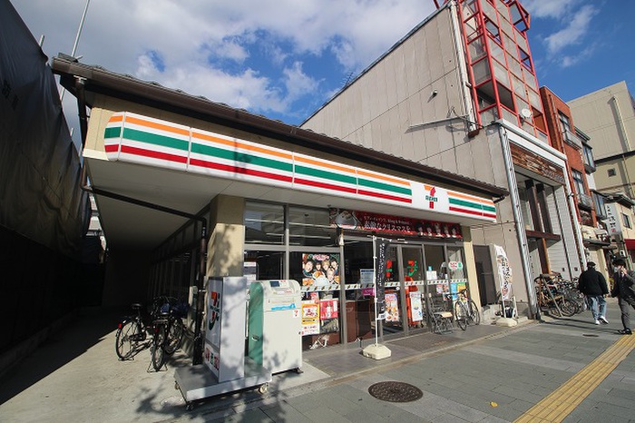 コンビニ　セブンイレブン東山五条（コンビニ）まで340m