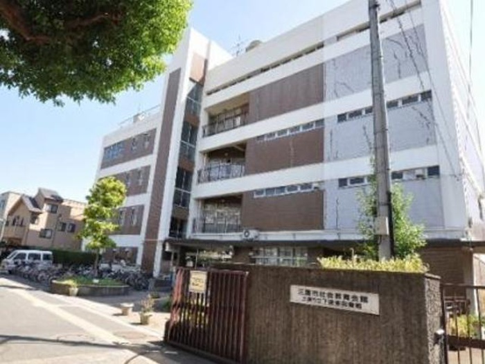 図書館　三鷹市立 下連雀図書館（図書館）まで110m