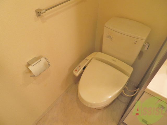 トイレ　ウォシュレット機能がついたトイレです。安心して使用できます。