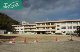 小学校　岡山市立足守小学校（小学校）まで531m