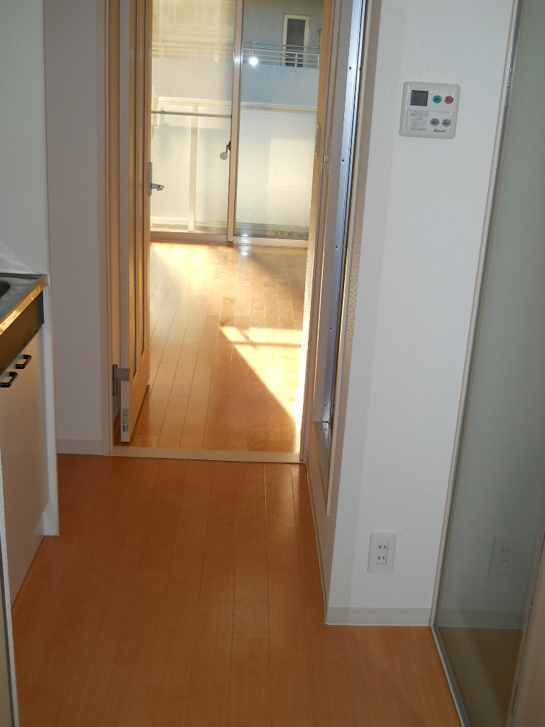 その他部屋・スペース　キッチンから居室を