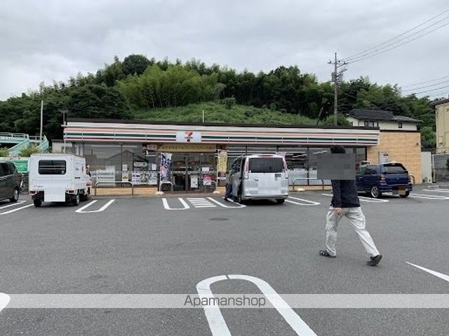 コンビニ　セブンイレブン（コンビニ）まで158m