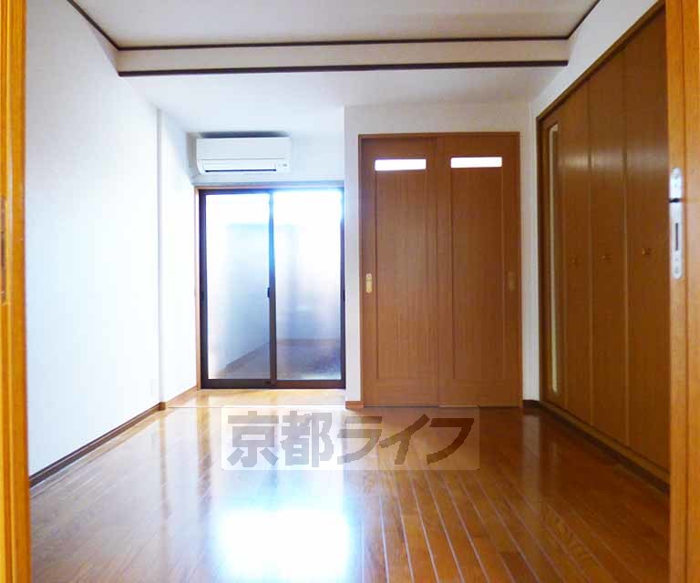 居室・リビング　広々としたお部屋です。