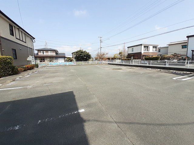 駐車場　駐車場に車を止められます