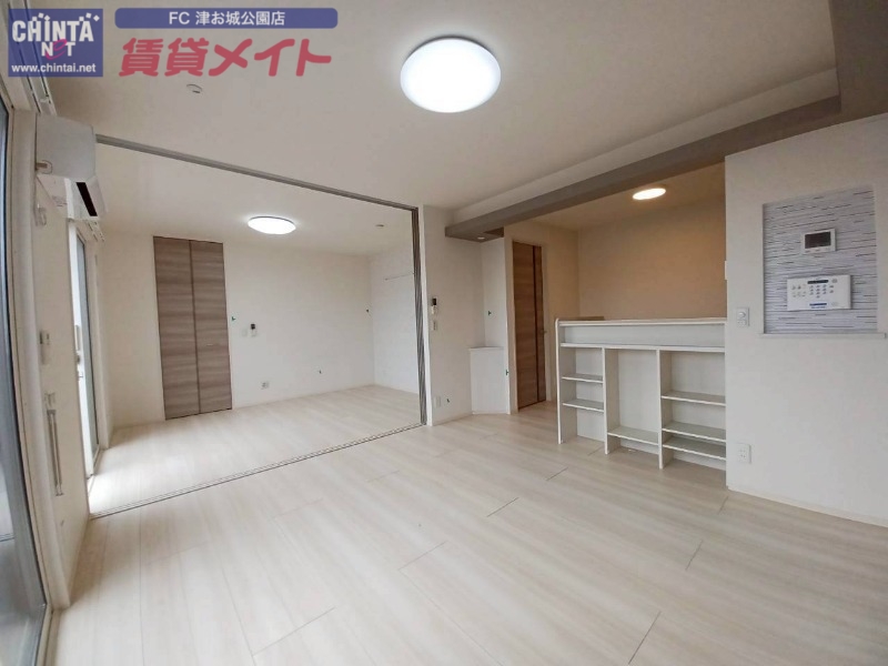 居室・リビング　同物件別部屋の写真