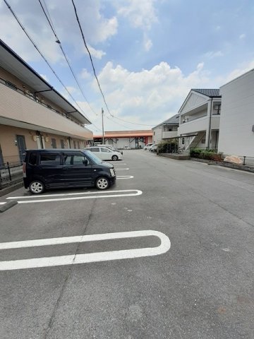 駐車場　駐車場に車を止められます