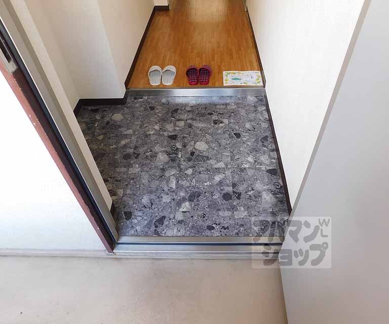 玄関　大理石調でオシャレ
