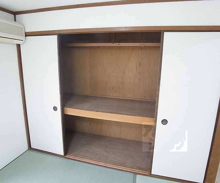 収納　押入