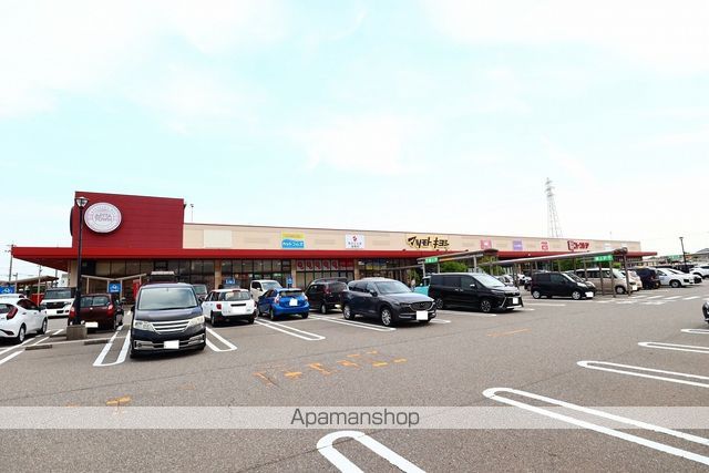 スーパー　ユニー（株）／ピアゴ金沢ベイ店（スーパー）まで879m