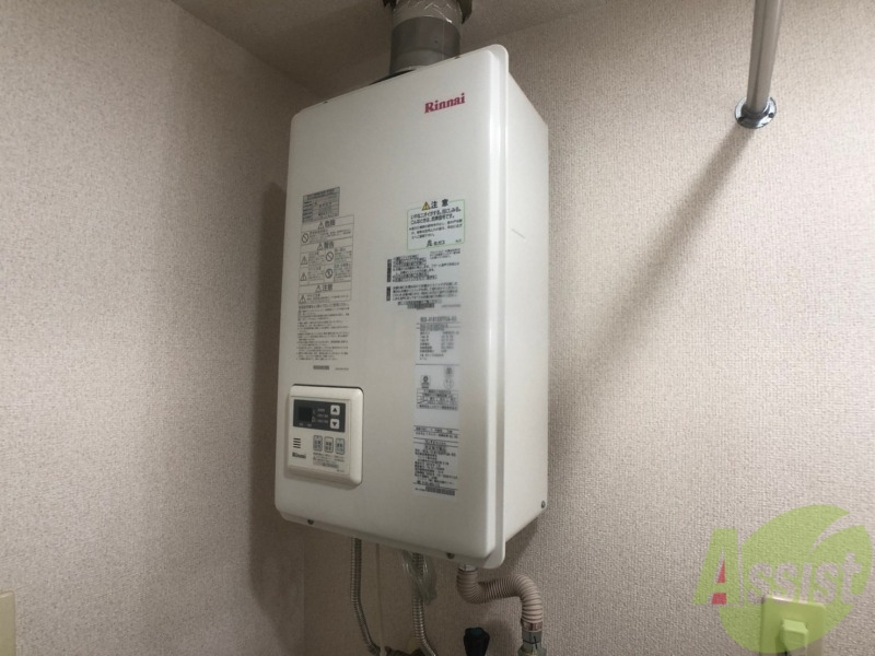 その他設備　給湯器は簡単操作で温度調整ができますよ。
