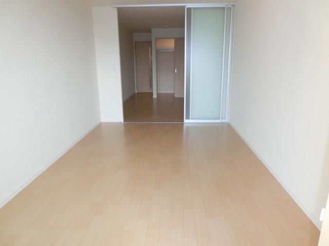 居室・リビング　バルコニーから見たお部屋